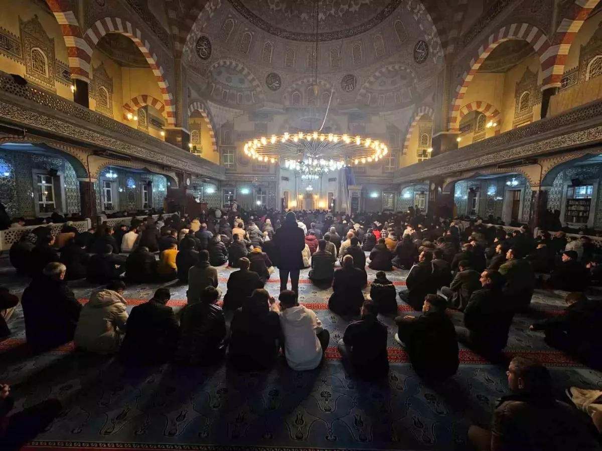 Elazığ'da Miraç Kandili dualarla idrak edildi