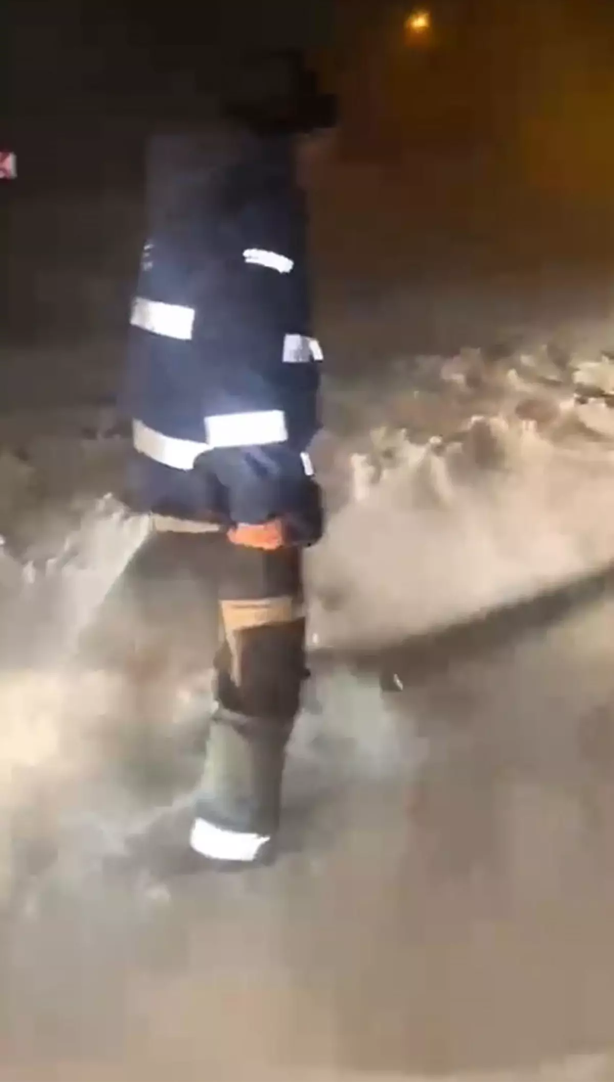 Elektrik arıza ekiplerinin zorlu mücadelesi