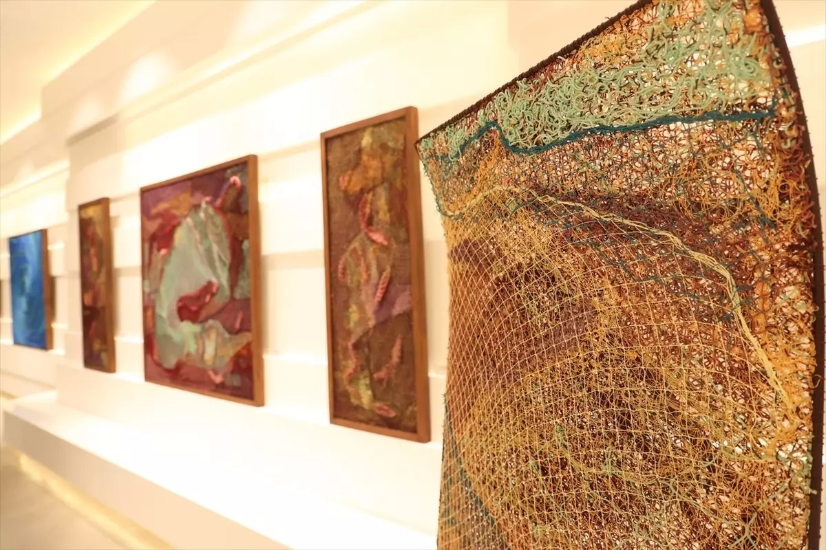 Galeri Deniz'de Ağlı Hikayeler sergisinin kapısı sanatseverlere açıldı