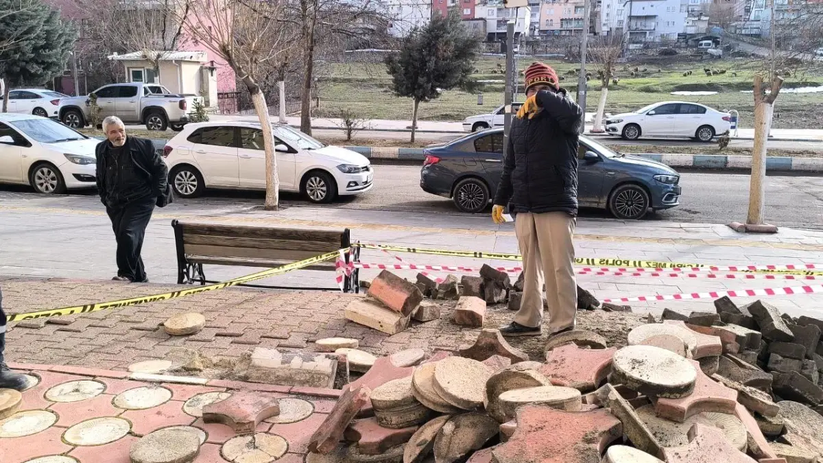 Gercüş'te facianın eşiğinden dönüldü: 12 katlı binanın merdiveni çöktü