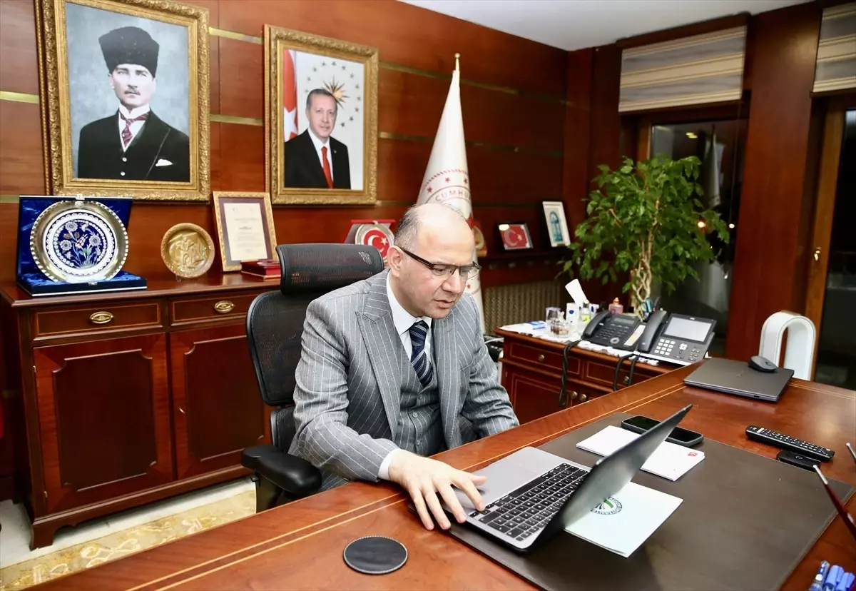 Giresun Valisi Serdengeçti, AA'nın "Yılın Kareleri" oylamasına katıldı