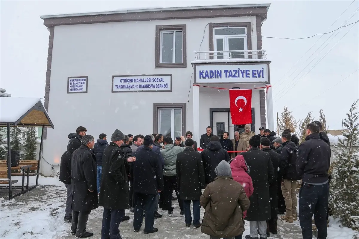 Gürpınar'da "Kadın Taziye Evi ve Kur'an Kursu" binasının açılışı yapıldı
