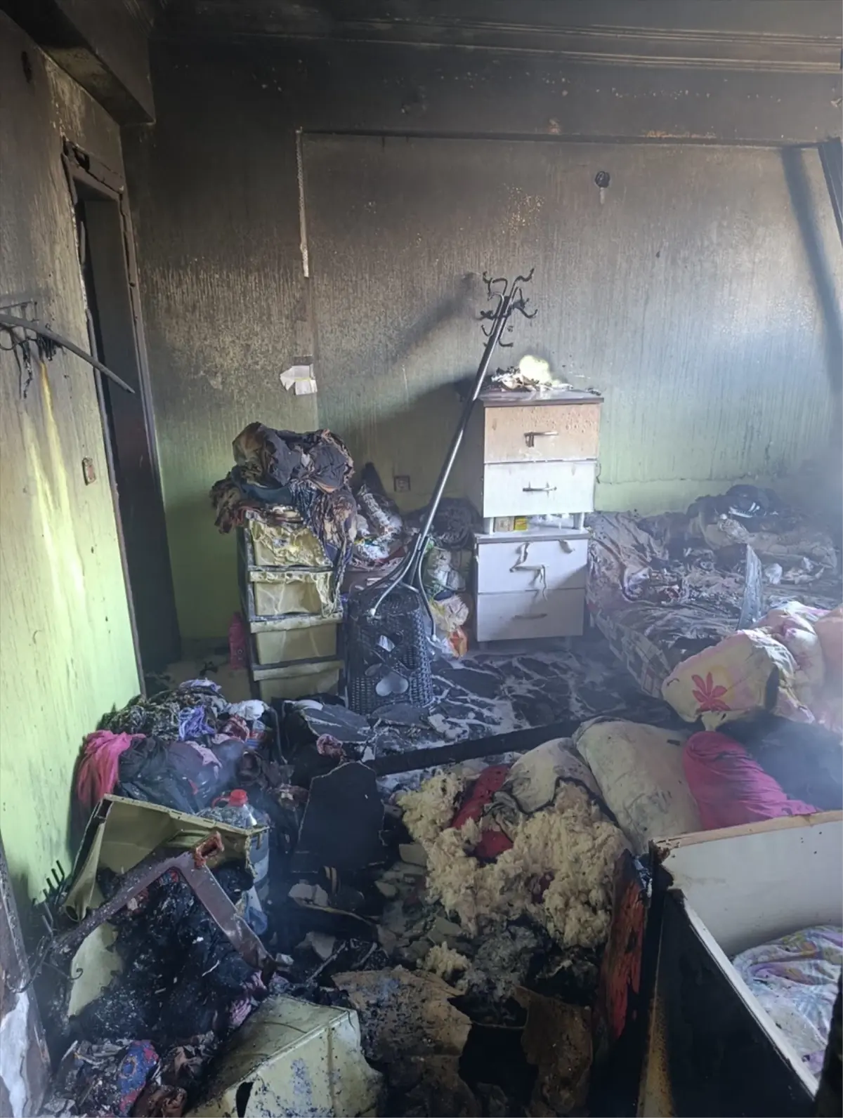 İskenderun'da evde çıkan yangında 1 kişi dumandan etkilendi