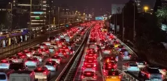 İstanbul'da trafik var mı? SON DAKİKA! 15 Ocak hangi ilçelerde trafik var, hangi yollar kapalı?