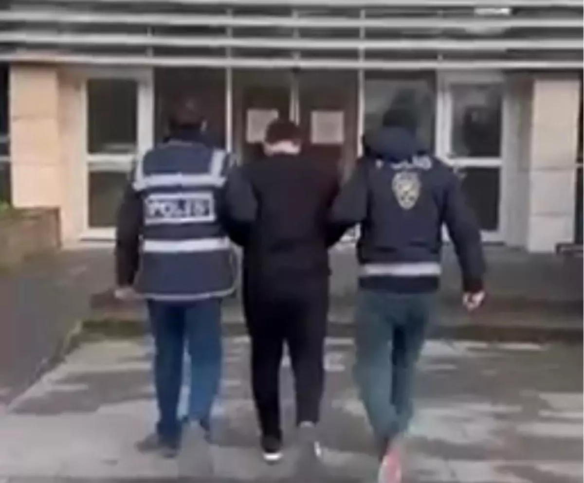 İzmir'de kesinleşmiş hapis cezasıyla aranan uyuşturucu taciri yakalandı