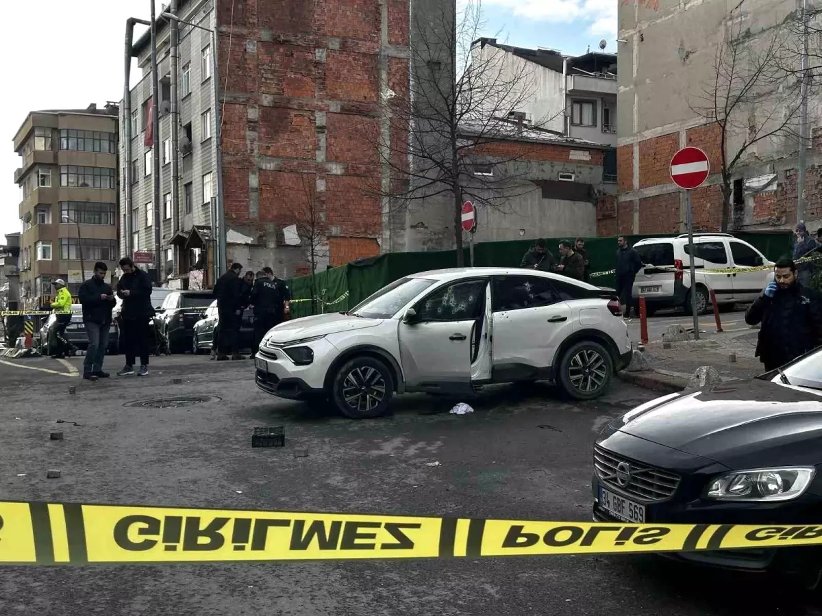 Kağıthane'de araca yönelik silahlı saldırı: 1 ağır yaralı