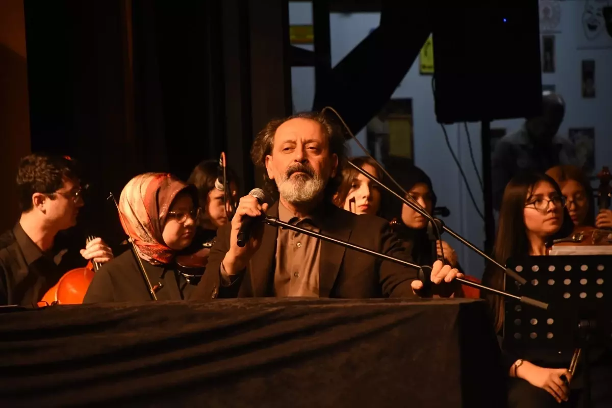 Karaman'da 'Kim var?' adlı sanat oratoryosu sahnelendi