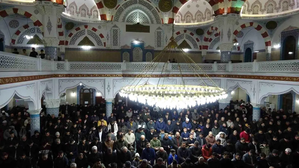 Kilis'te Miraç Kandili'nde camiler doldu taştı