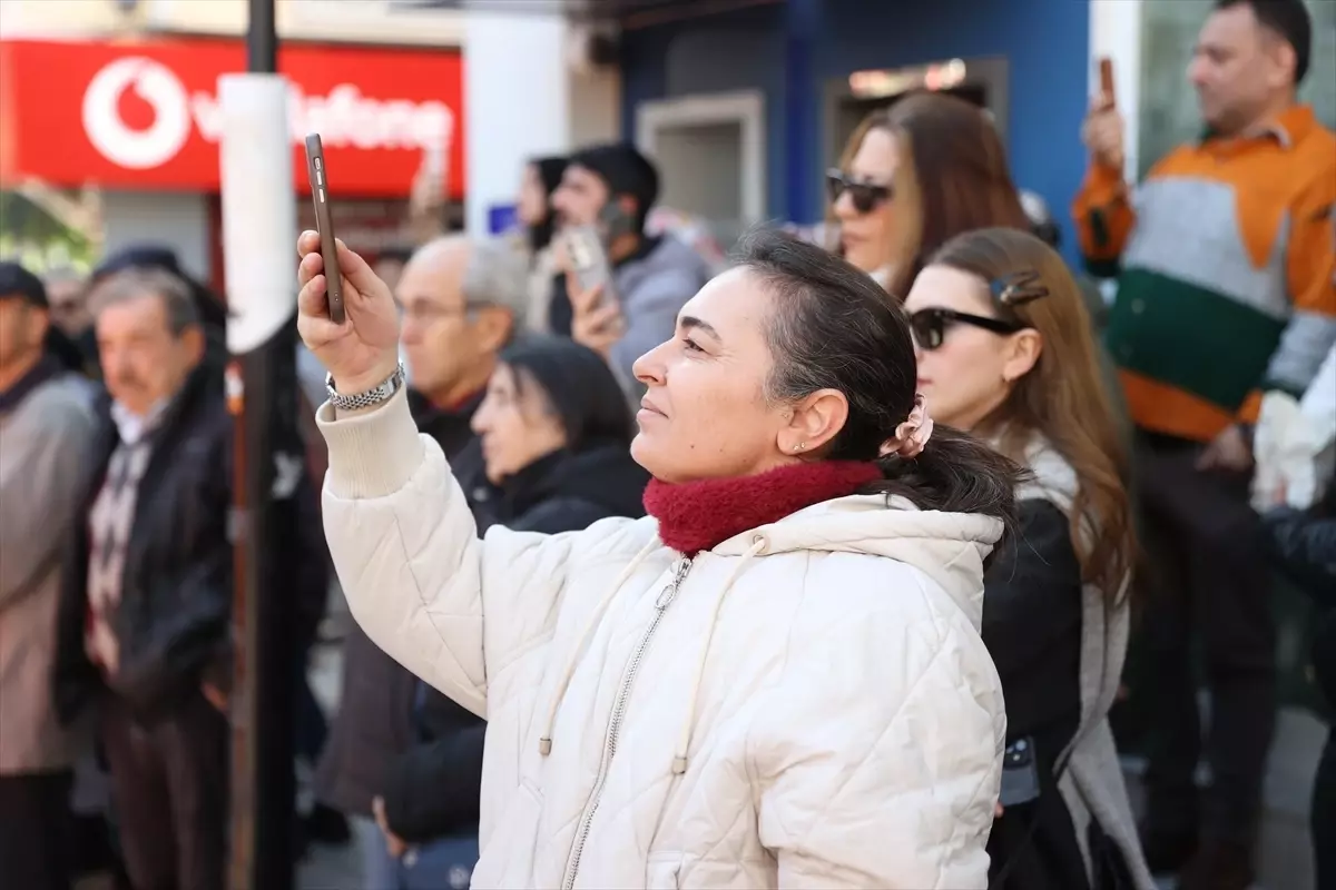 Kırklareli'nde mehter gösterisi eşliğinde kandil simidi dağıtıldı