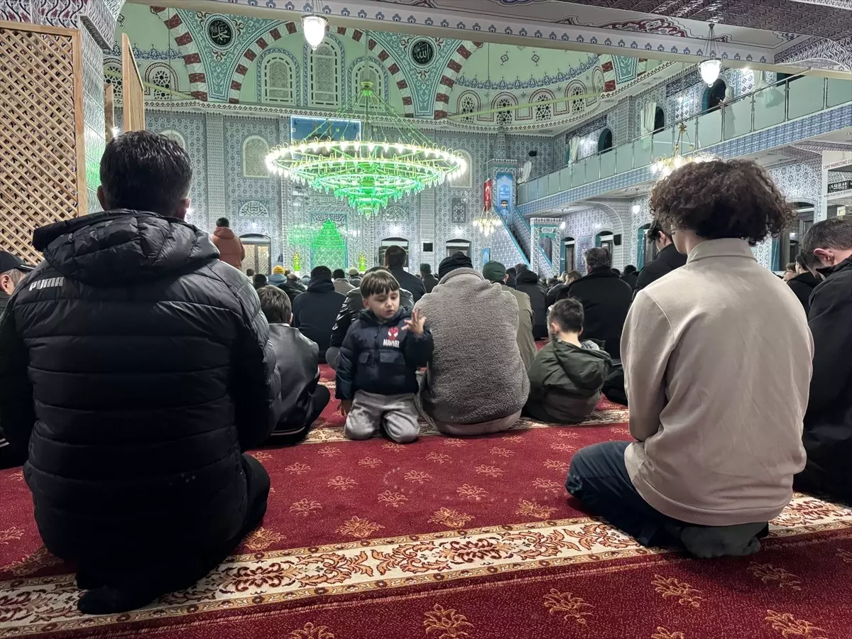 Konya ve çevre illerde Miraç Kandili dualarla idrak edildi