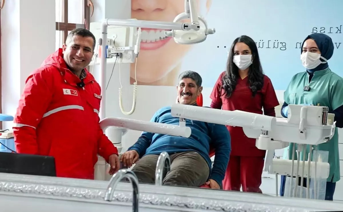 Muradiye'de gönüllü dokunuş: Yıllardır ertelenen tedavi gerçek oldu