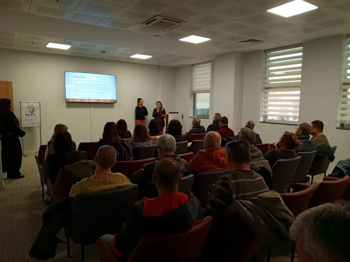 Nazilli'de aile hekimlerine tütün bağımlılığıyla mücadele eğitimi