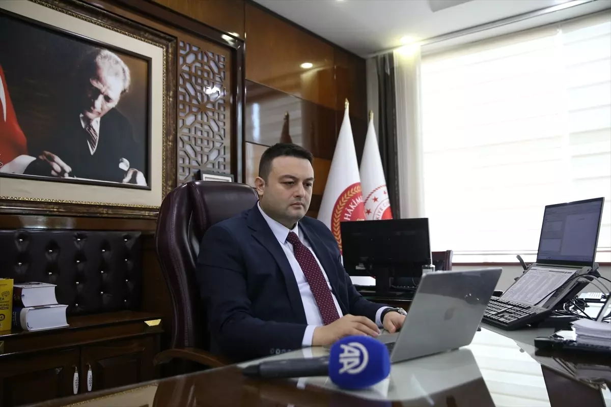 Niğde Cumhuriyet Başsavcısı Süren, AA'nın "Yılın Kareleri" oylamasına katıldı