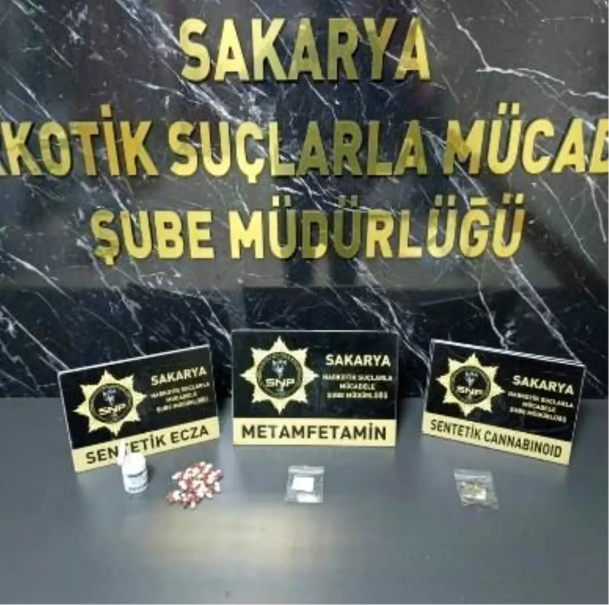 Polis ekiplerinden 3 ilçede 5 ayrı uyuşturucu operasyonu: 12 gözaltı