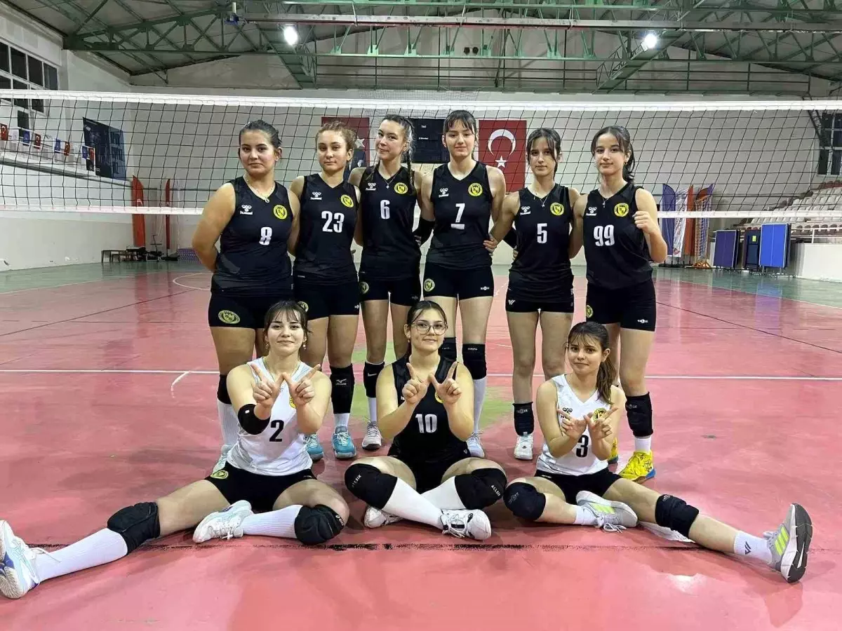 Söğütspor Kadın Voleybol Takımı Bölgesel Lig'de mücadele edecek