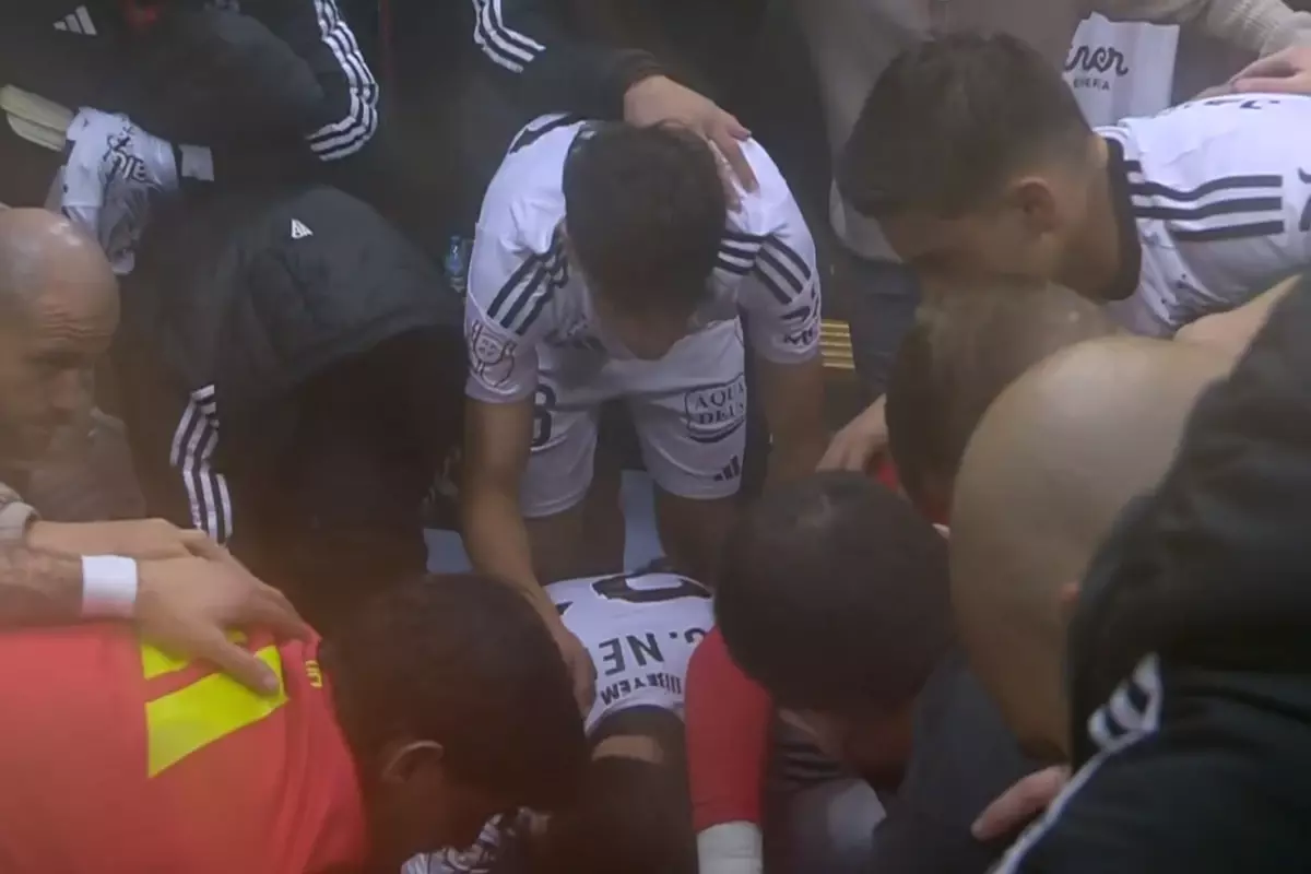 Tarihi maçtan sonra viral olan görüntü