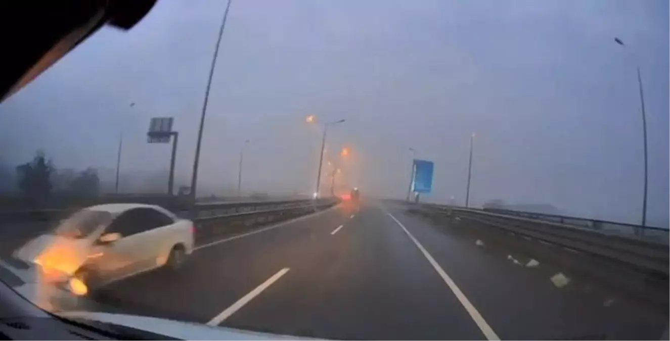 Ters yönde ilerleyen otomobil, kazaya neden oldu; o anlar kamerada