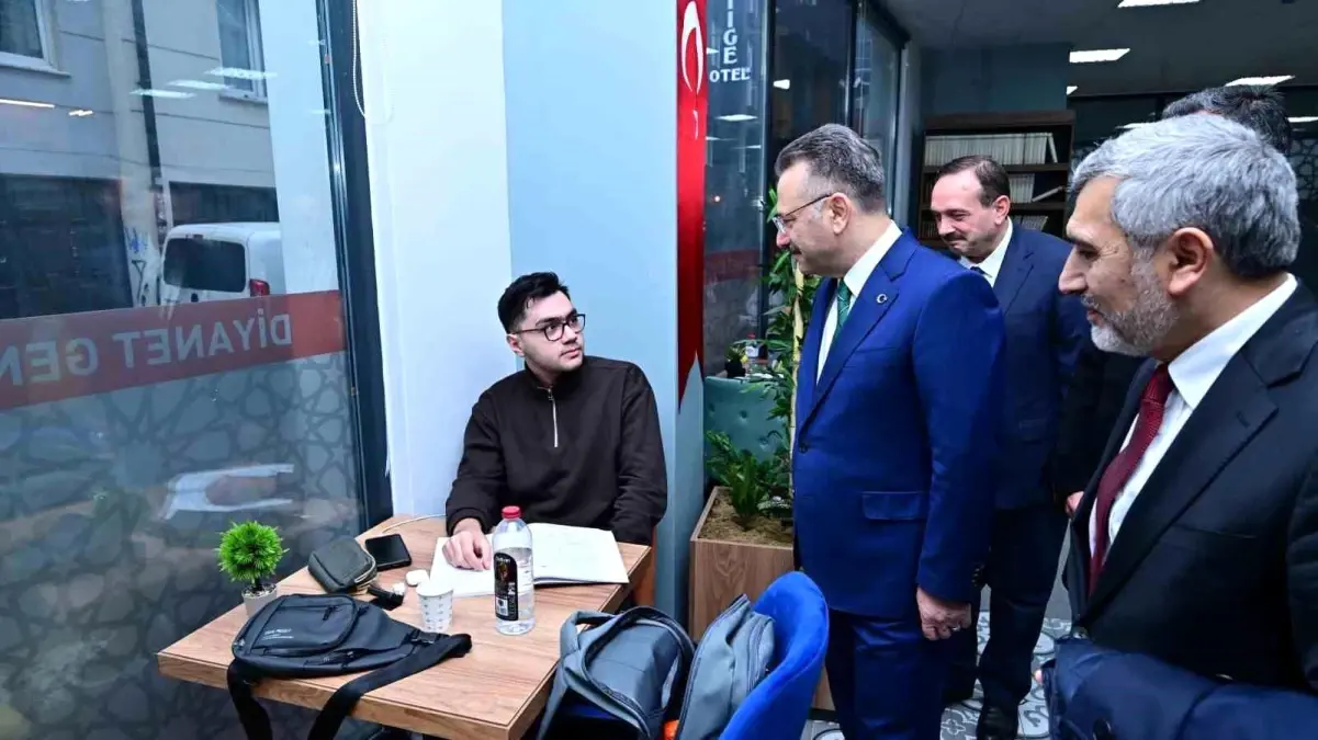 Vali Aksoy, 'Diyanet Aile ve Gençlik Merkezi'nde incelemelerde bulundu