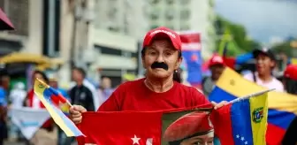 Venezuela'da binlerce kişi Devlet Başkanı Maduro'ya destek için yürüdü