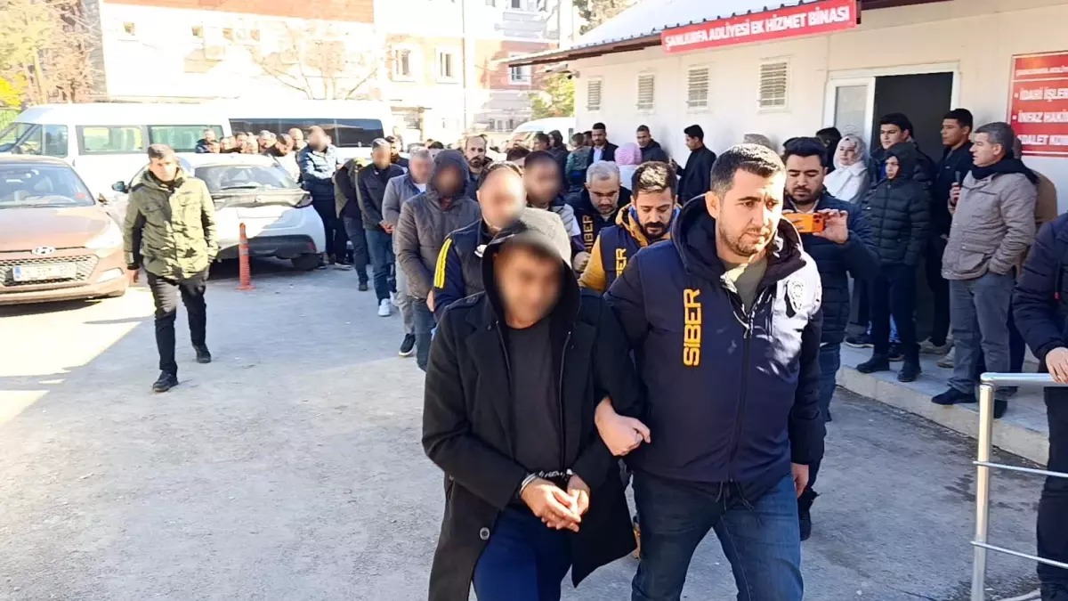 Yasa dışı bahis operasyonunda gözaltına alınan 28 zanlı adliyeye sevk edildi