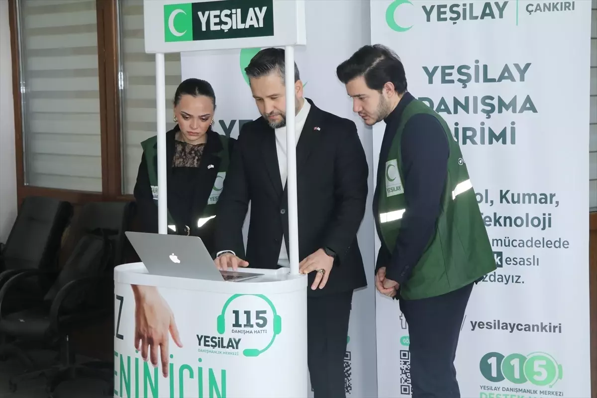 Yeşilay Çankırı Şube Başkanı Özcan, AA'nın "Yılın Kareleri" oylamasına katıldı