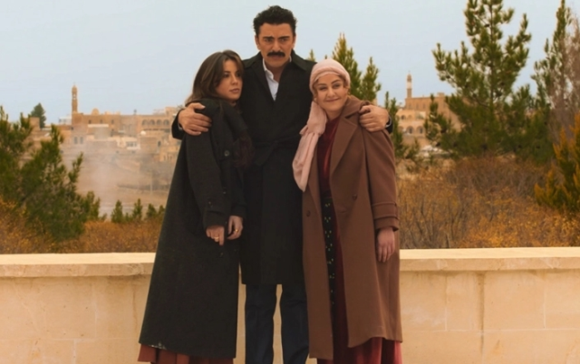 Ailenin Şerefi filmi oyuncuları kim, konusu ne, sonu nasıl bitiyor? Ailenin Şerefi filmi ne zaman, nerede çekildi? Ailenin Şerefi filmi oyuncuları kim, konusu ne, sonu nasıl bitiyor? Ailenin Şerefi filmi ne zaman, nerede çekildi?