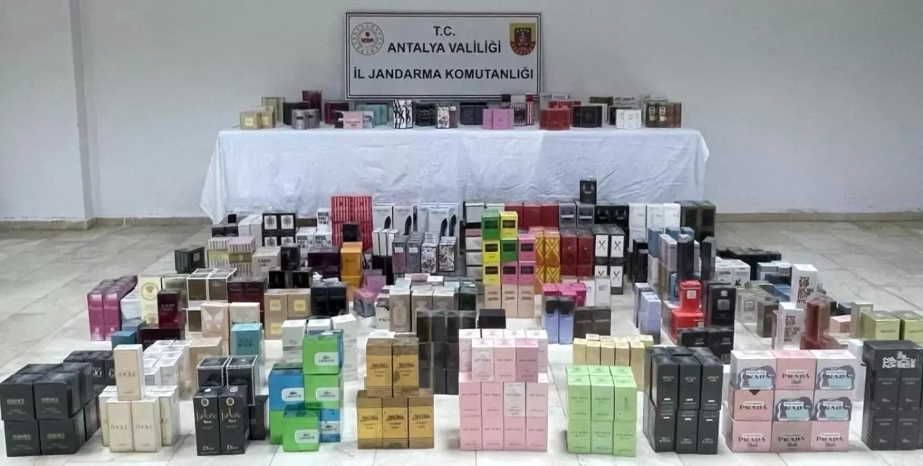 Antalya'da jandarmadan kaçak parfüm operasyonu
