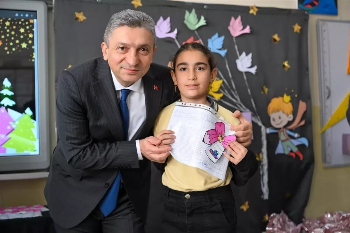 Antalya, Muğla, Isparta ve Burdur'da karne heyecanı yaşandı