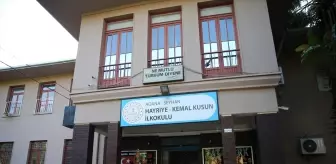 Babaları tarafından öldürülen kardeşlerin karneleri sıralarına konuldu