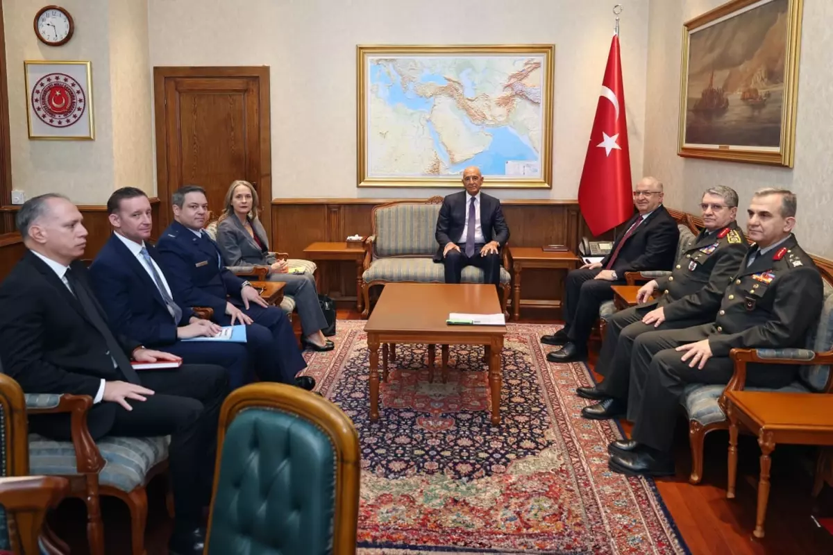 Bakanlığın servis ettiği fotoğraf sosyal medyayı ikiye böldü