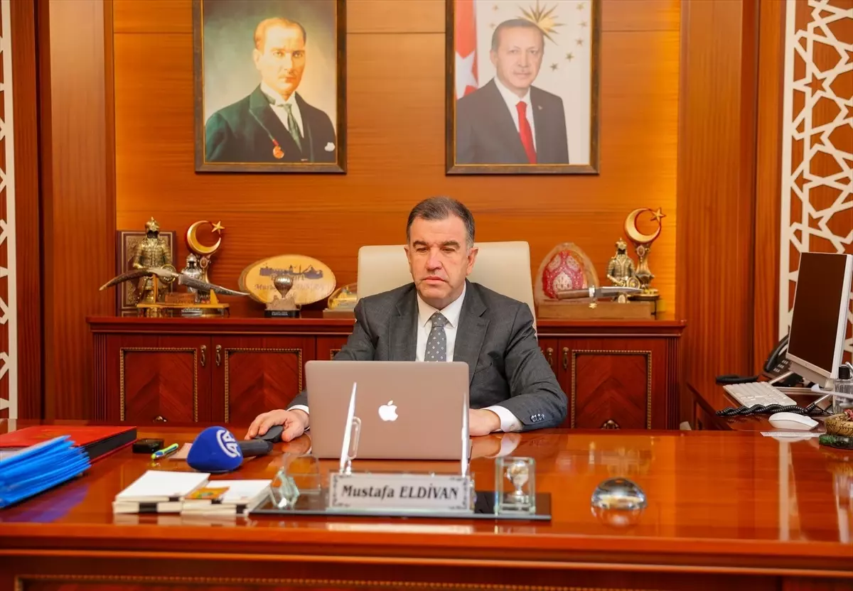 Bayburt Valisi Eldivan, AA'nın 'Yılın Kareleri' oylamasına katıldı