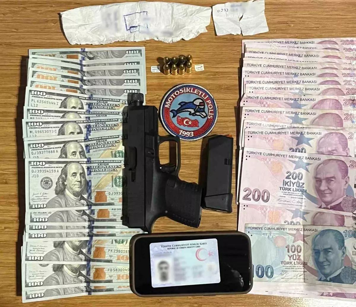 Beyoğlu'nda şüphe üzerine durdurulmak istenen şüpheli firari çıktı