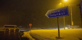 Bolu Dağı'nda yoğun kar yağışı etkili oluyor