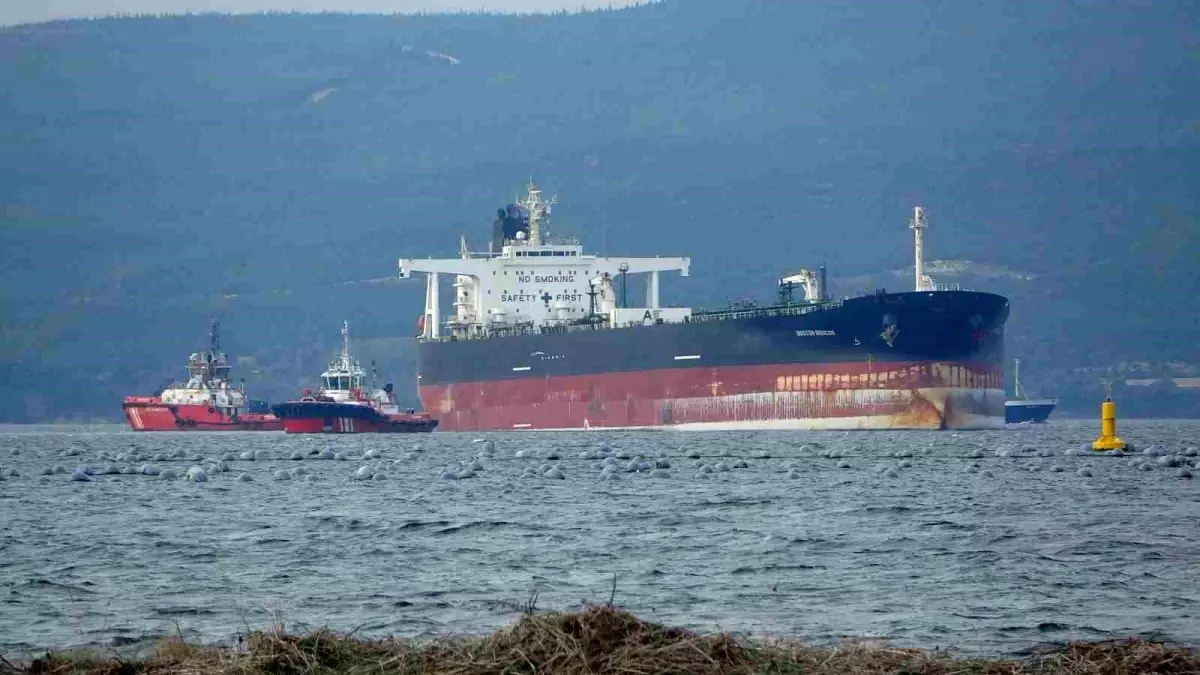 Çanakkale Boğazı'ndan geçen tanker jeneratör arızası yaptı