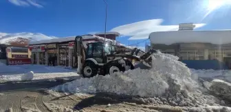 Çelikhan'da kar temizleme çalışmaları sürüyor