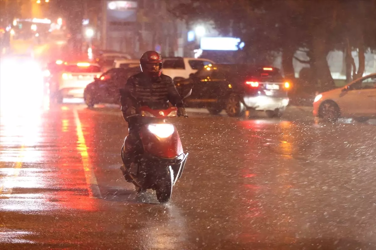 Edirne ve Kırklareli'nde kar yağışı başladı