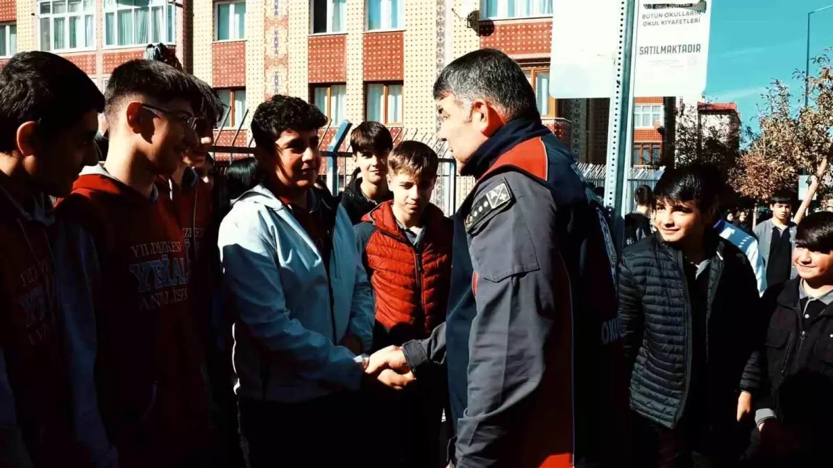 Erzurum'da gençlere rap müzikli mesaj beğeni topladı