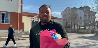 Evliliklerinden 7 yıl sonra dünyaya gelen kızının karne heyecanına ortak oldu