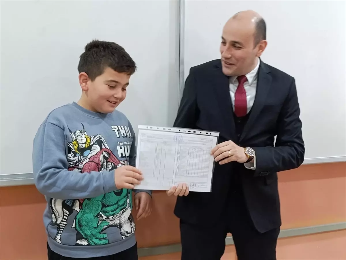 Eynesil ve Espiye'de öğrenciler karnelerini aldı