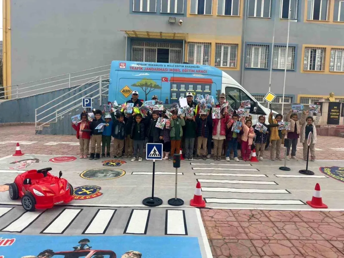 Gaziantep'te jandarmadan 126 öğrenciye trafik eğitimi