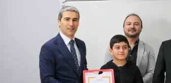 İzmir ve çevre illerde öğrenciler karne heyecanı yaşadı