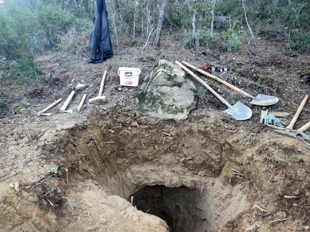 Karacasu'da kaçak kazıya jandarmadan suçüstü