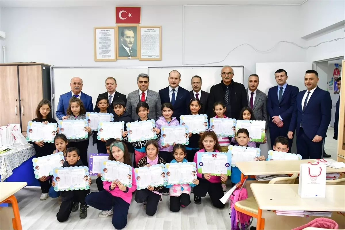 Kırşehir'de öğrenciler karne heyecanı yaşadı