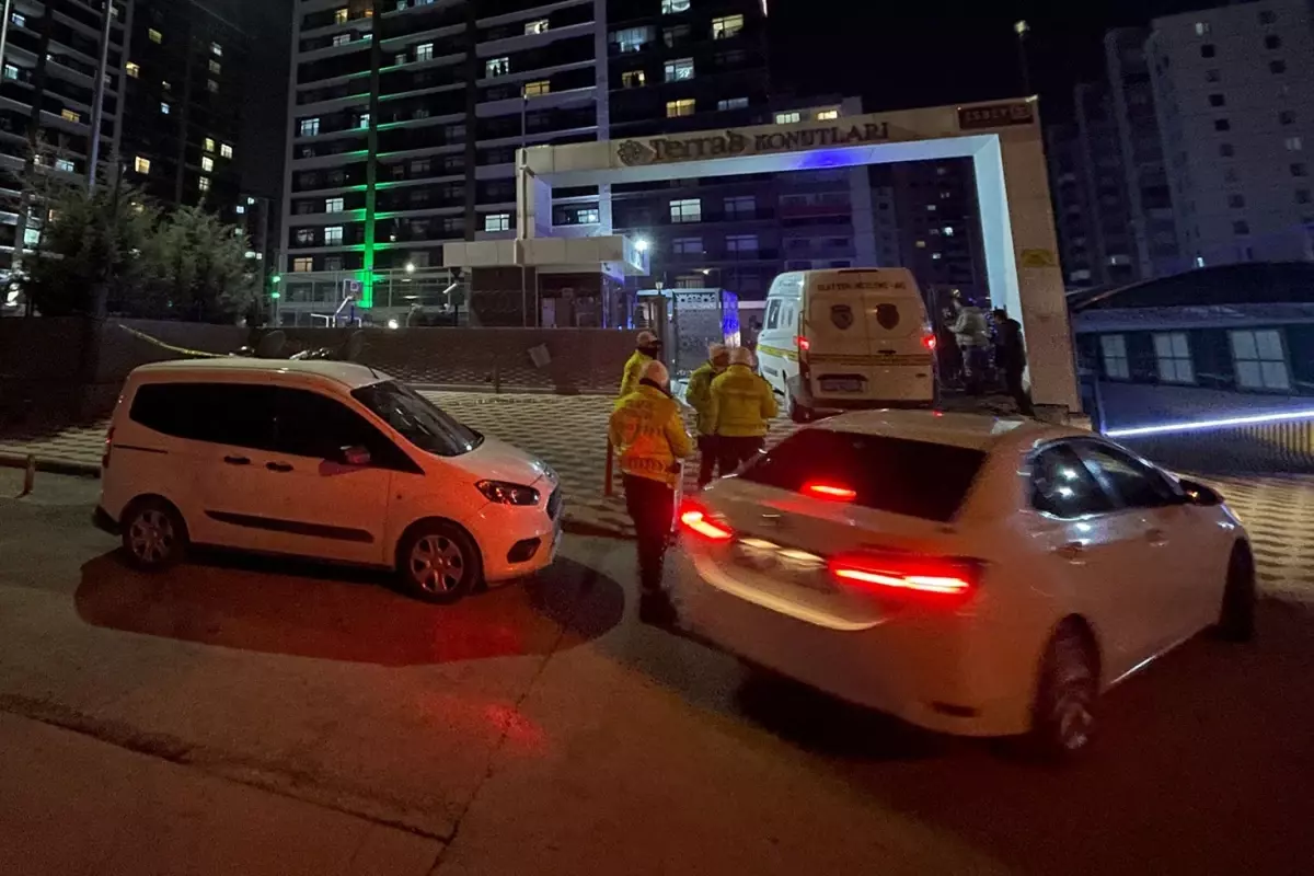 Kız kardeşini öldürdü, annesini ağır yaralayıp intihar etti