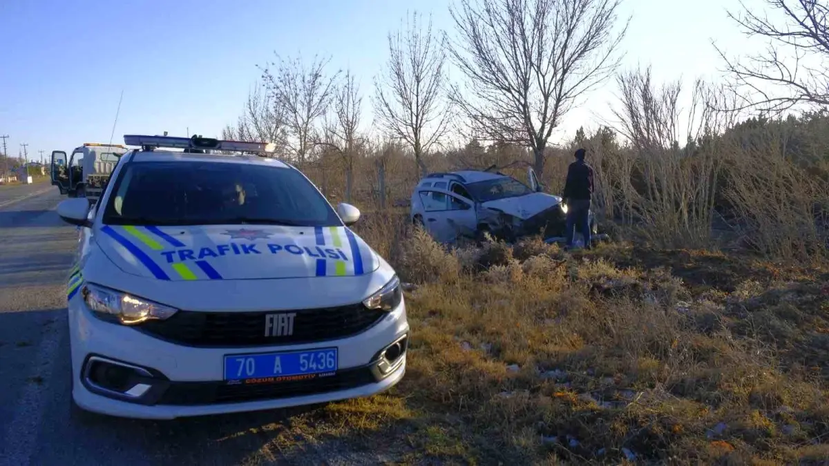 Kontrolden çıkan cip trafik levhalarını devirerek yol kenarına savruldu: 1 yaralı