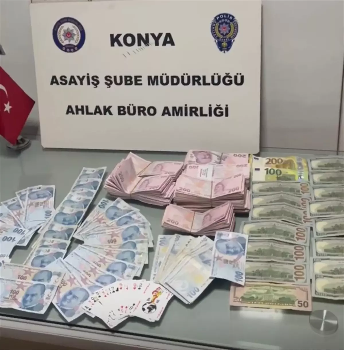 Konya'da kumar oynayan 19 kişiye 220 bin 476 lira para cezası
