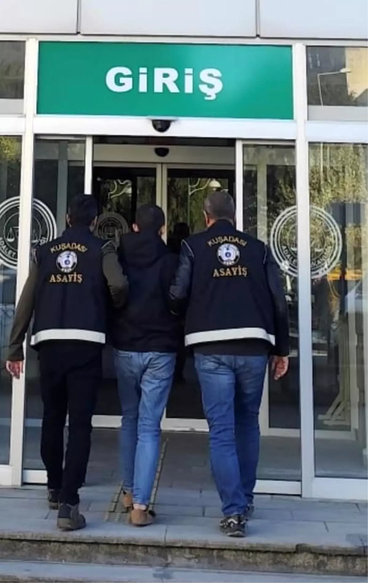 Kuşadası'nda 9 yıl hapisle aranan firari yakalandı