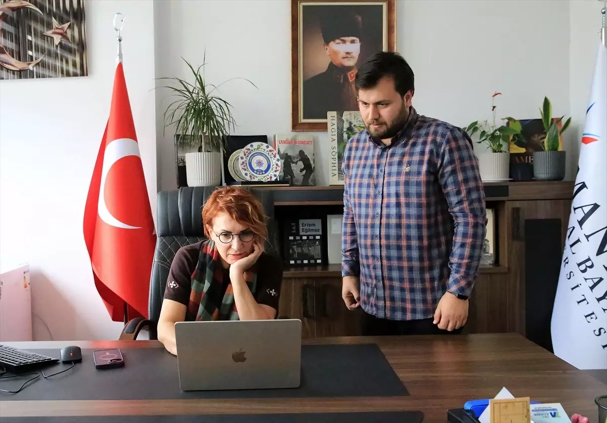 MCBÜ İletişim Fakültesi Dekanı Prof. Dr. Özçınar, AA'nın "Yılın Kareleri" oylamasına katıldı