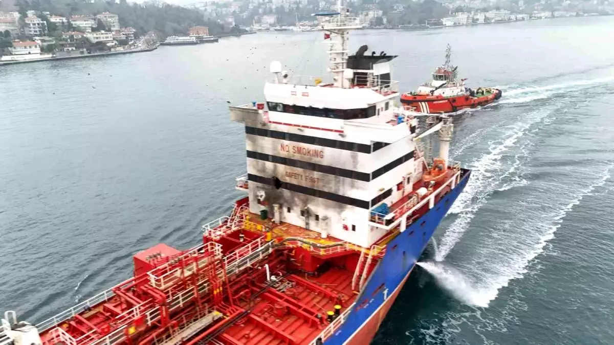 Odessa'da Ruslar tarafından vurulan Türk gemisi İstanbul Boğazı'nda