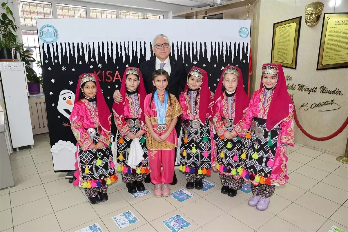 Sivas Valisi Şimşek, öğrencilerin karne heyecanına ortak oldu